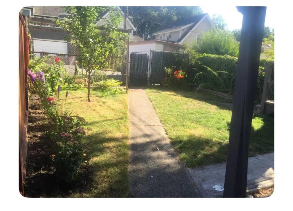 4 Bedroom Upper Level Kits Home Vancouver Exterior photo